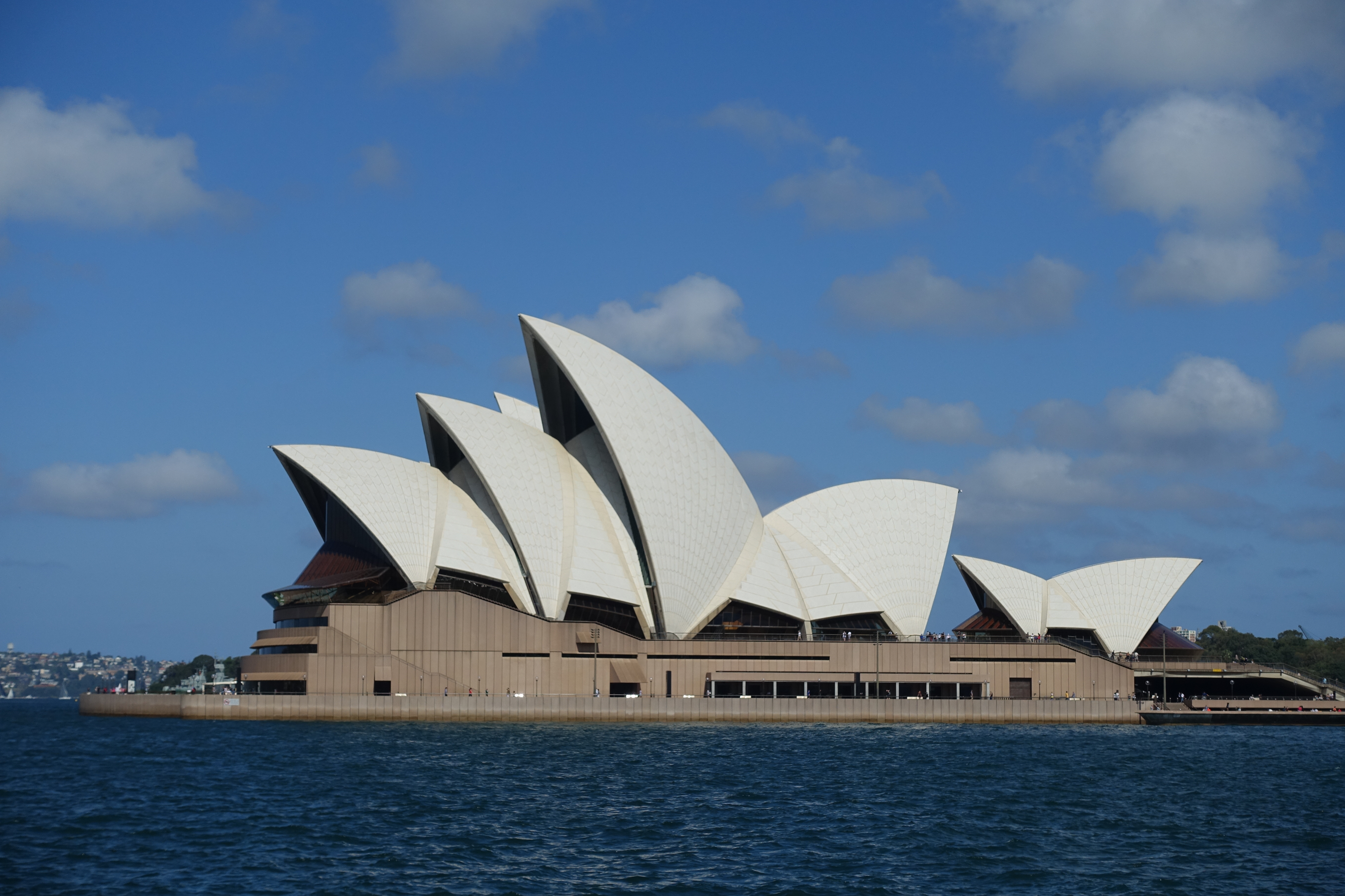 World famous building. Сиднейский оперный театр Австралия. Оперный театр в Австралии. Сидней опера Хаус. Опера Хаус в Австралии.